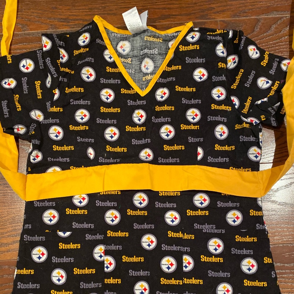 Steeler scrub top